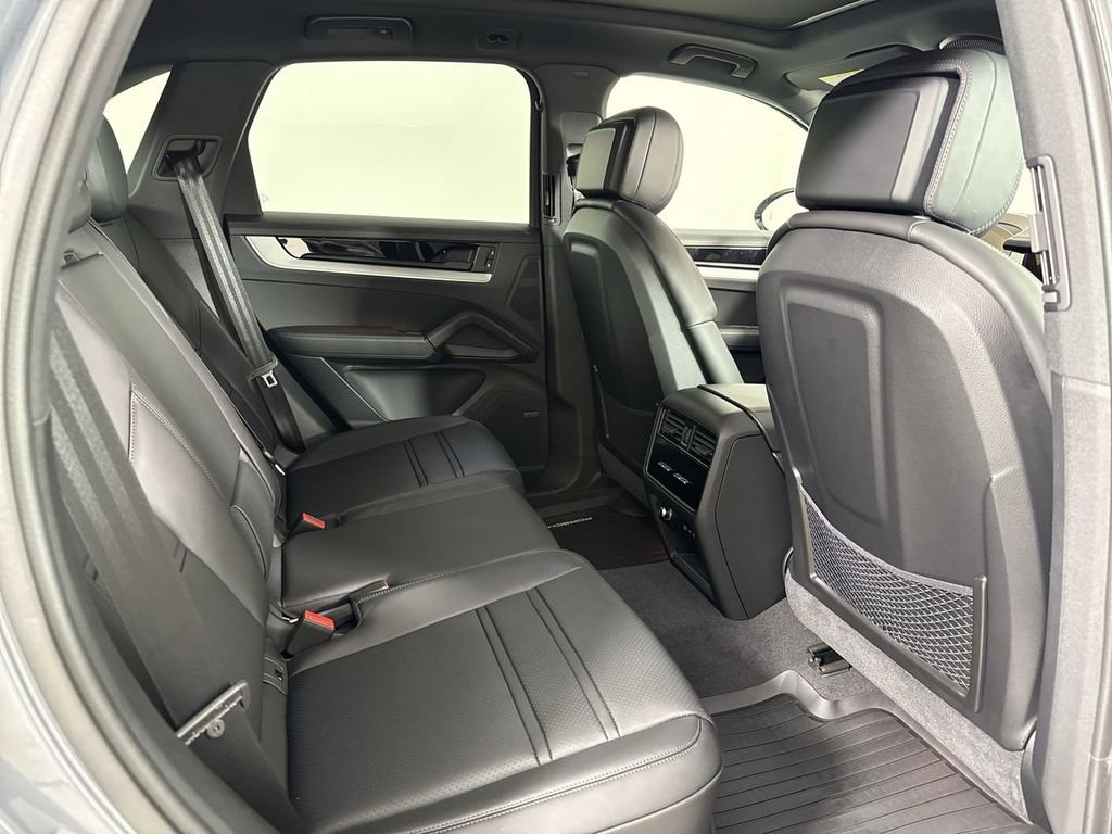 New 2026 Porsche Cayenne S image 24