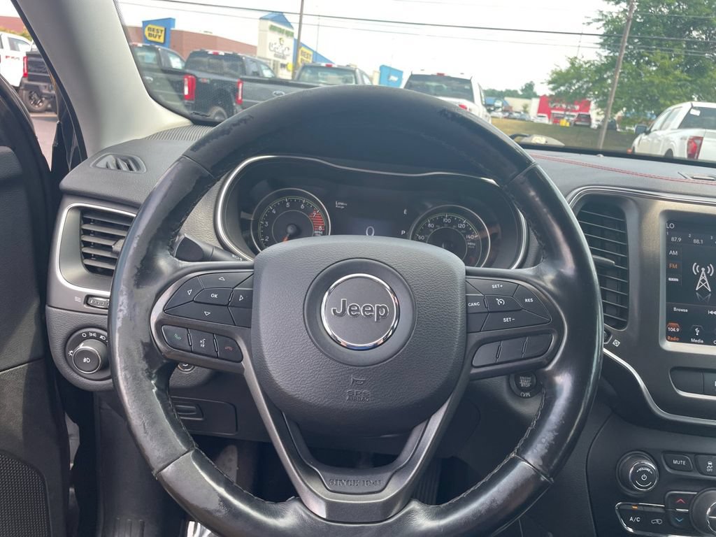 Used 2019 Jeep Cherokee Trailhawk AWD/4WD image 17