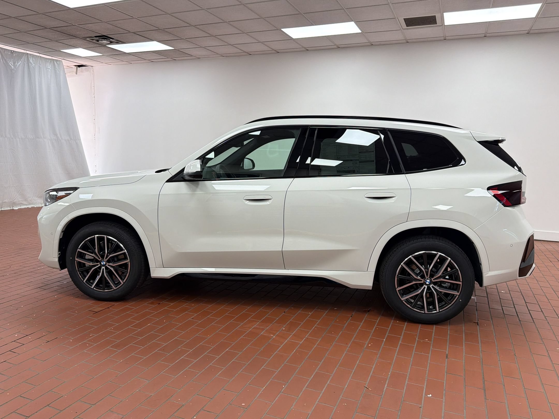 Used 2026 BMW X1 xDrive28i w/ Technology Package AWD/4WD image 2
