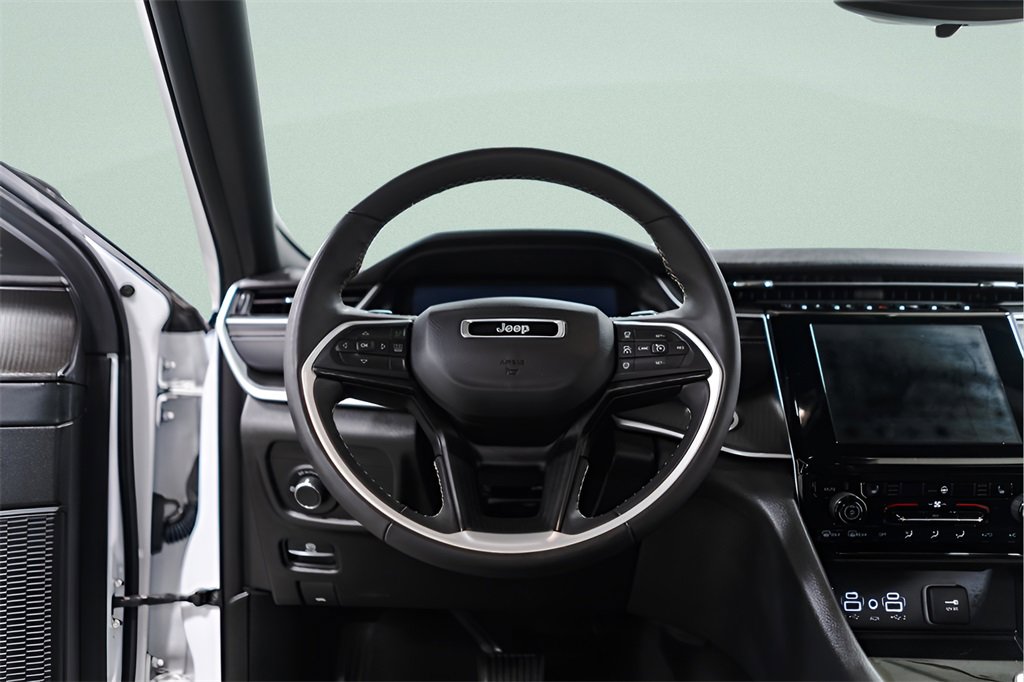 Used 2023 Jeep Grand Cherokee Altitude image 10