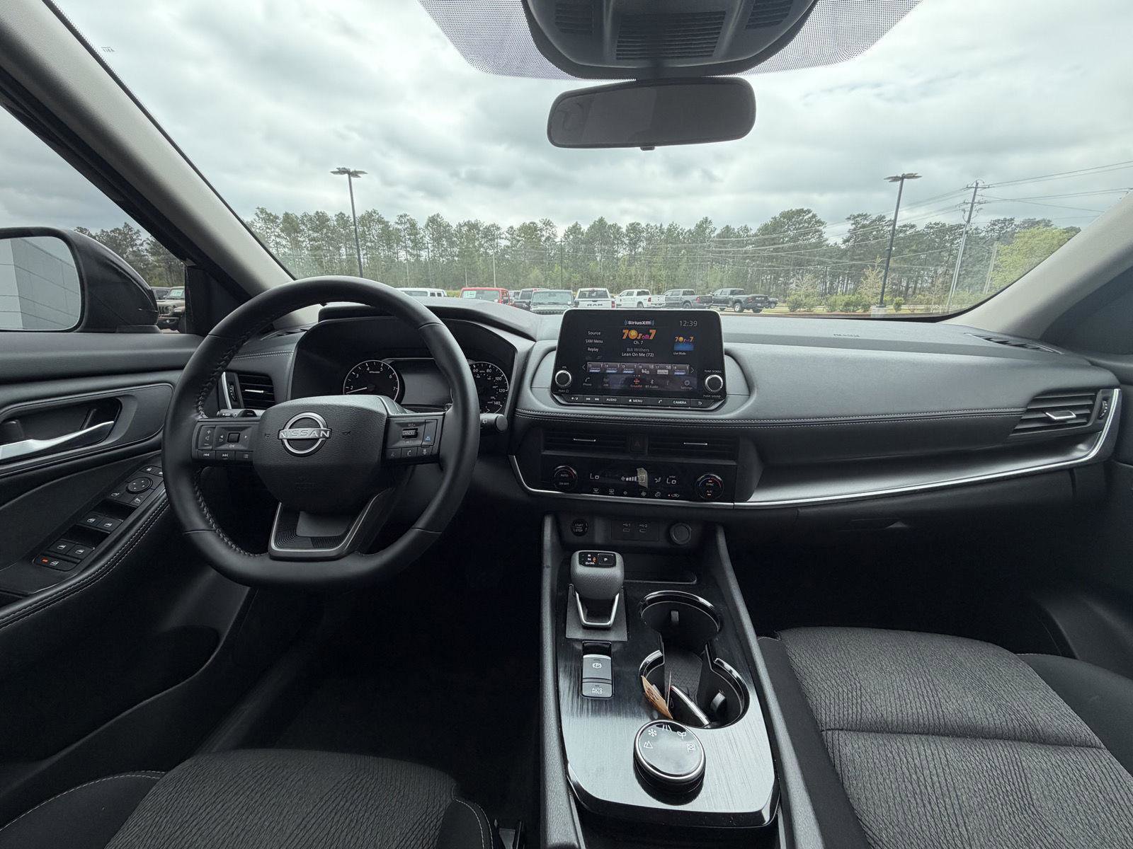 Used 2025 Nissan Rogue SV image 7