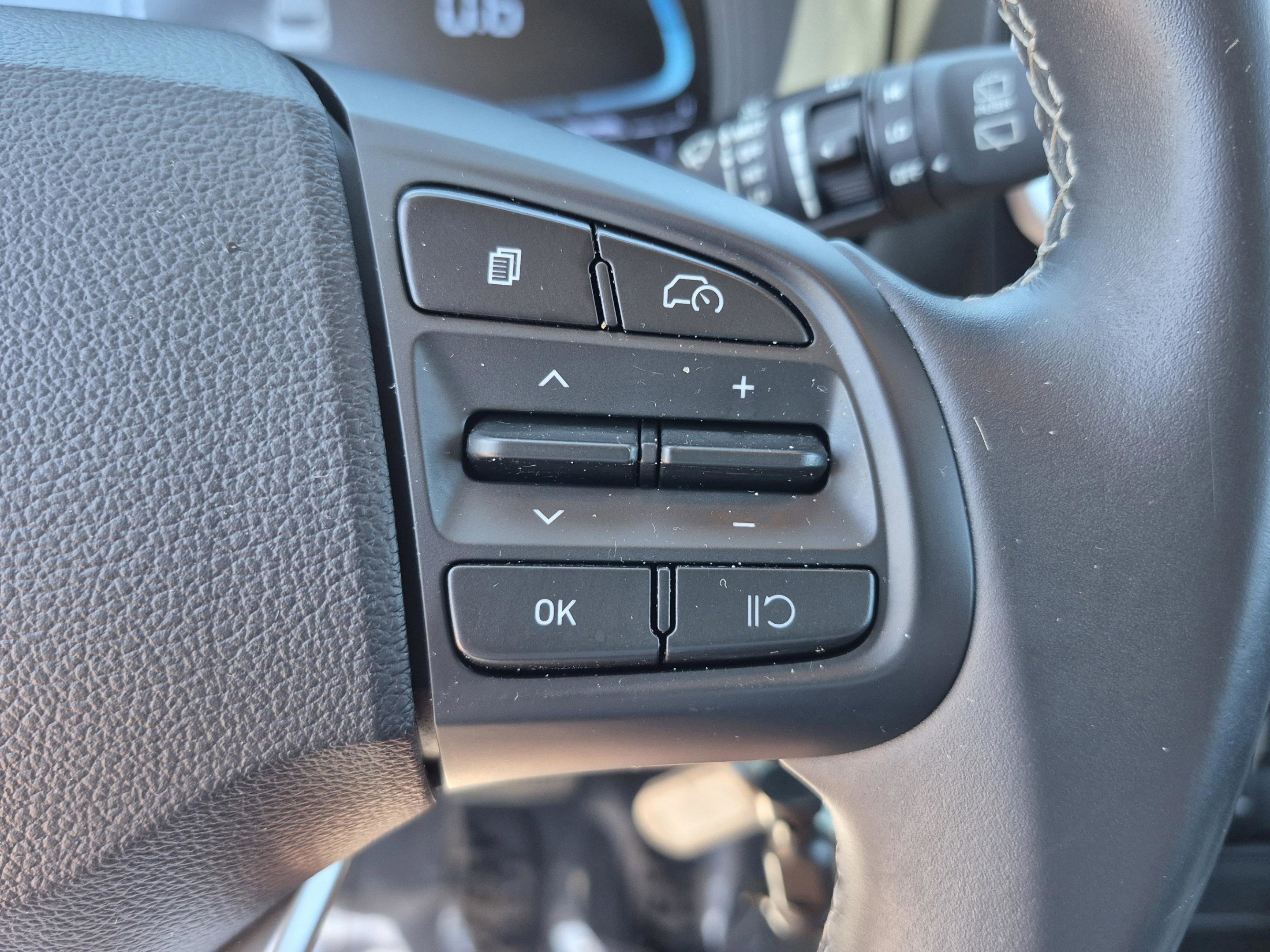 Used 2023 Hyundai Venue SEL FWD image 28