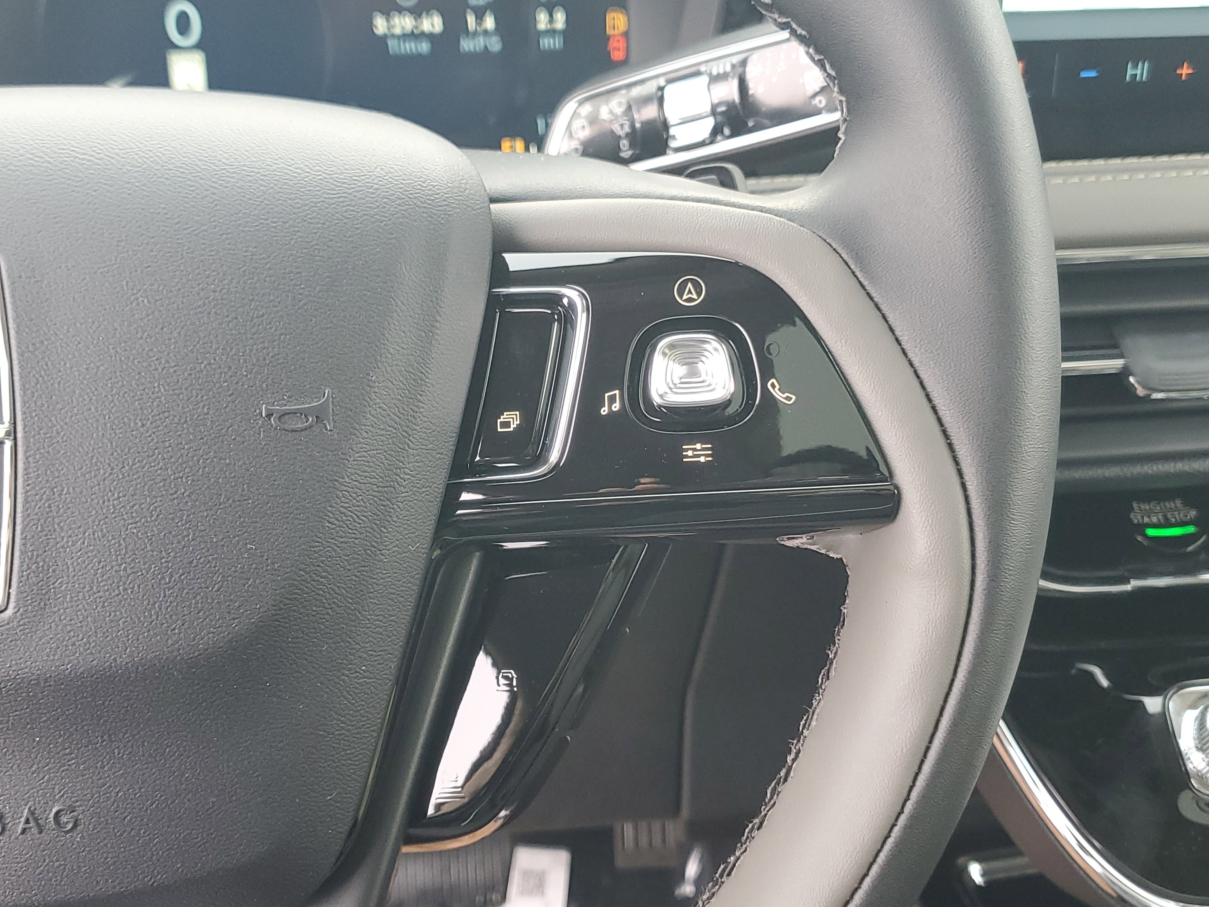 New 2026 Lincoln Corsair Premiere image 18