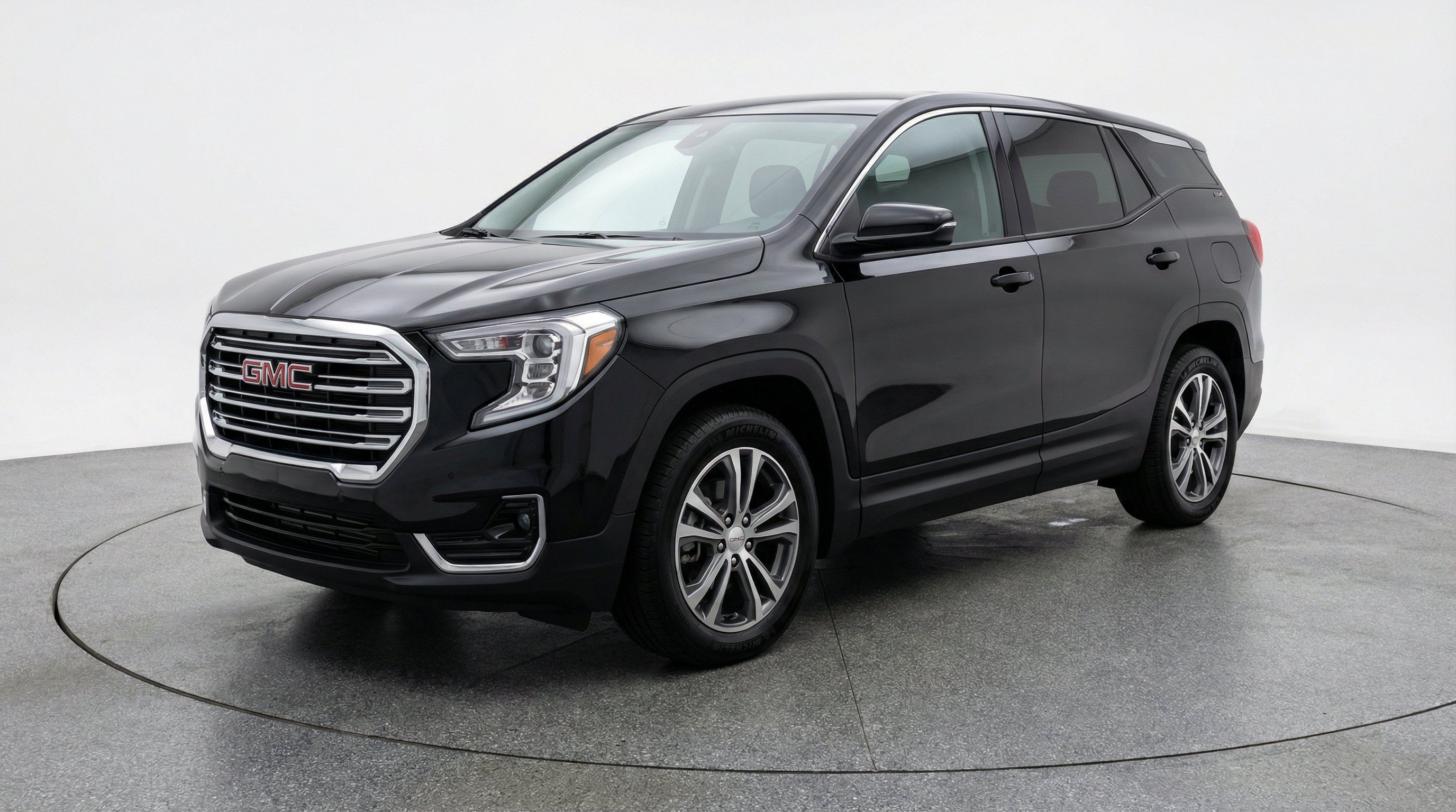 Used 2024 GMC Terrain SLE FWD image 3