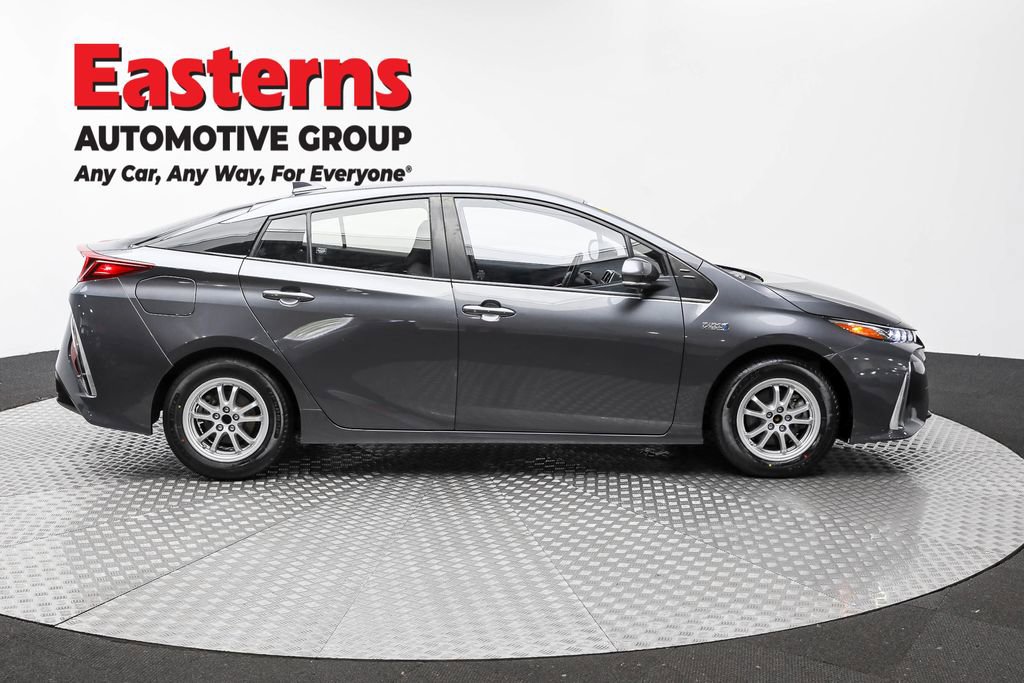 Used 2021 Toyota Prius Prime LE FWD image 4