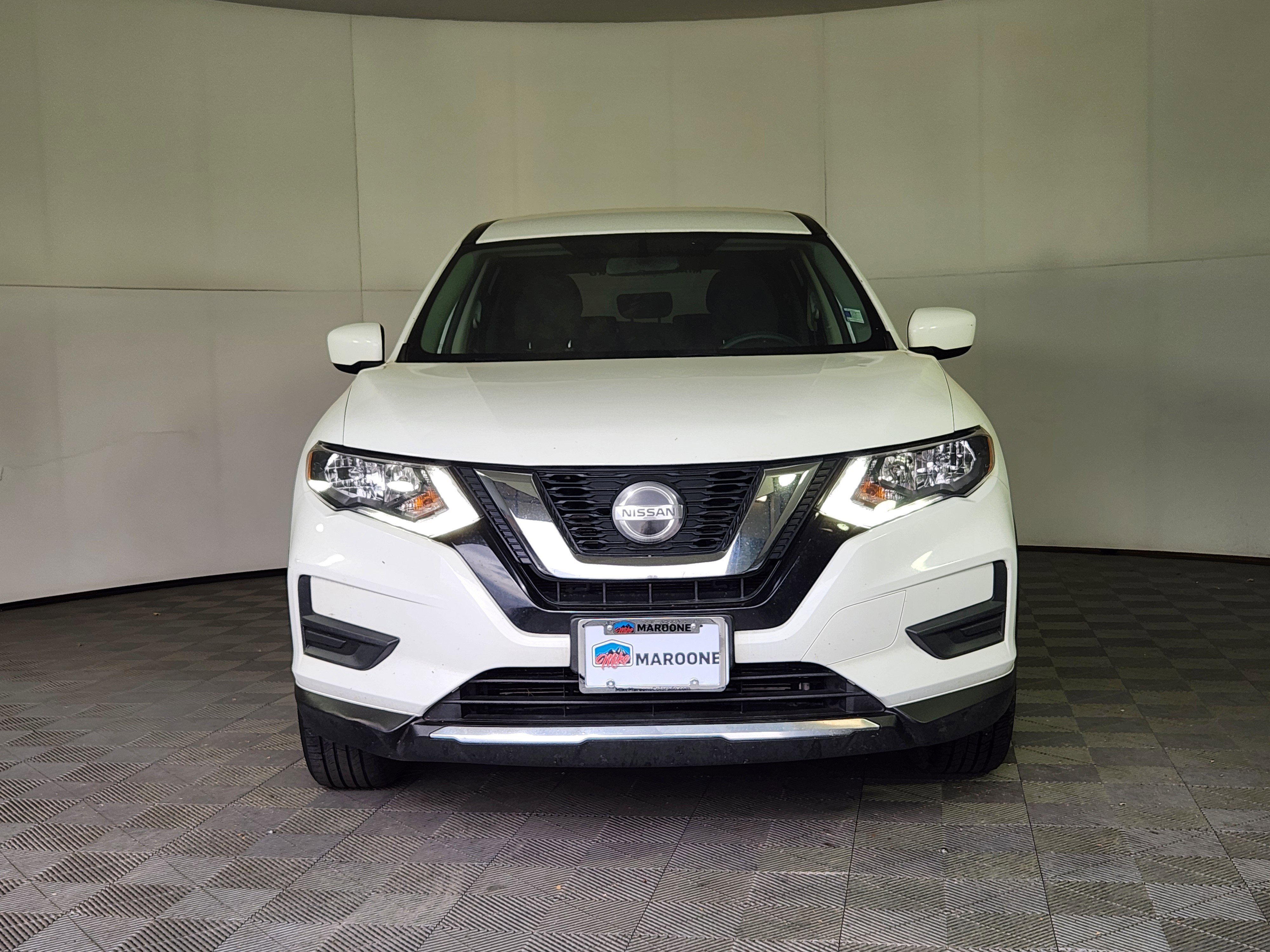 Used 2018 Nissan Rogue S image 2