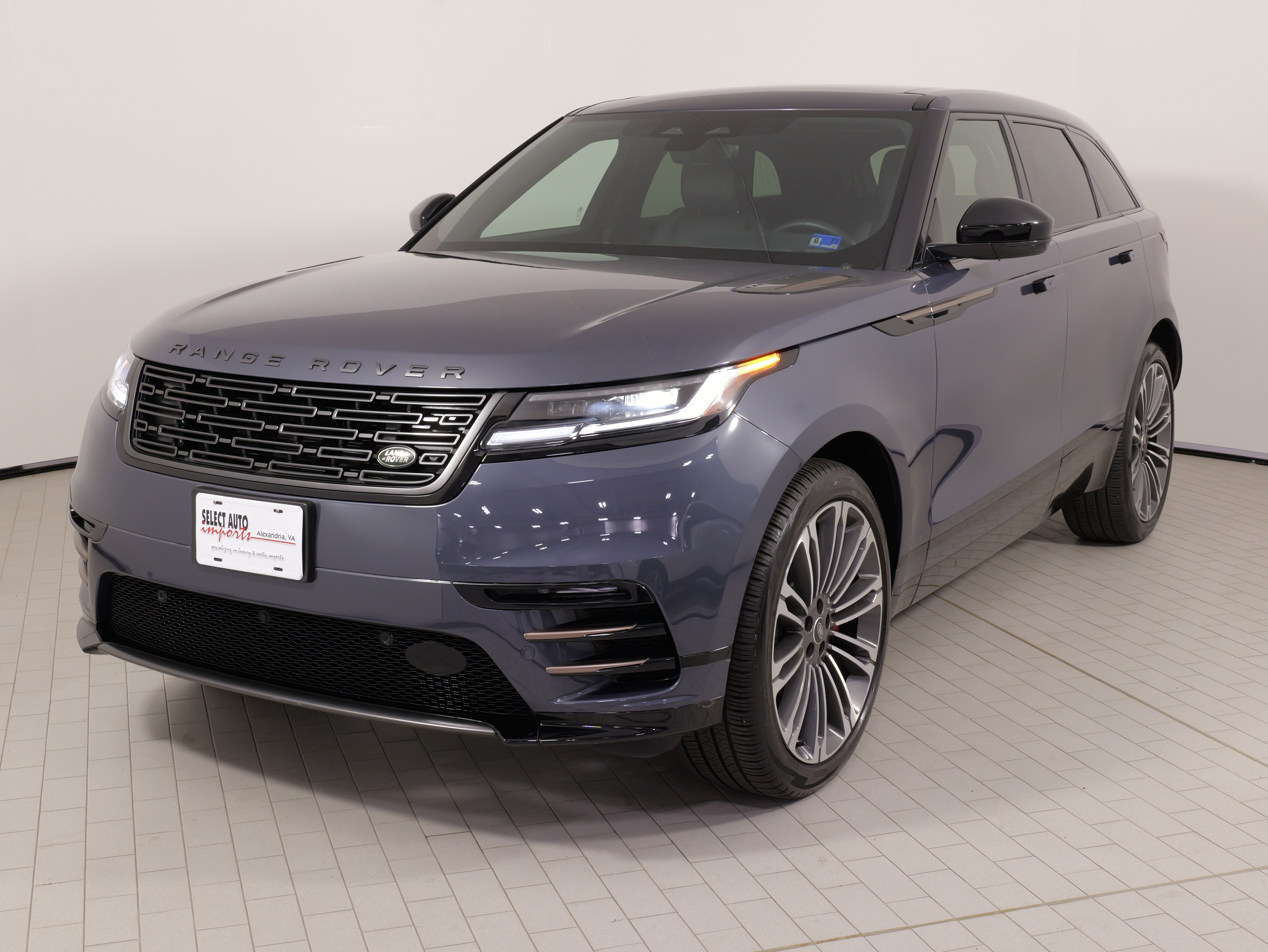 Used 2024 Land Rover Range Rover Velar Dynamic SE AWD/4WD image 4