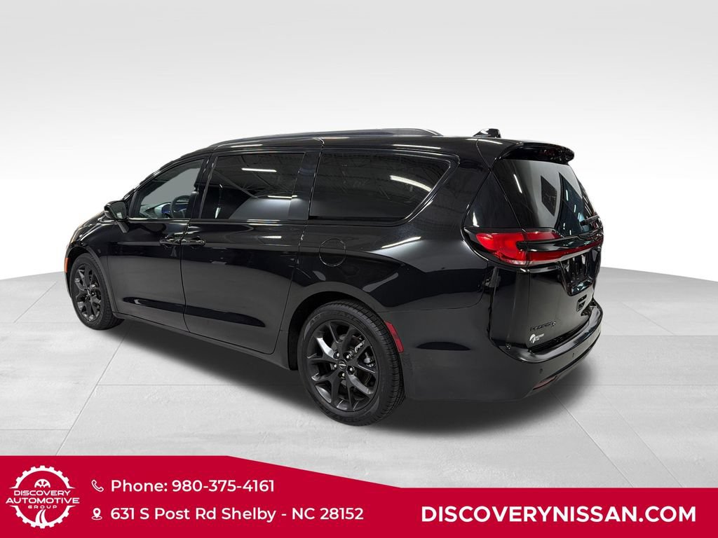 Used 2025 Chrysler Pacifica Limited FWD image 8