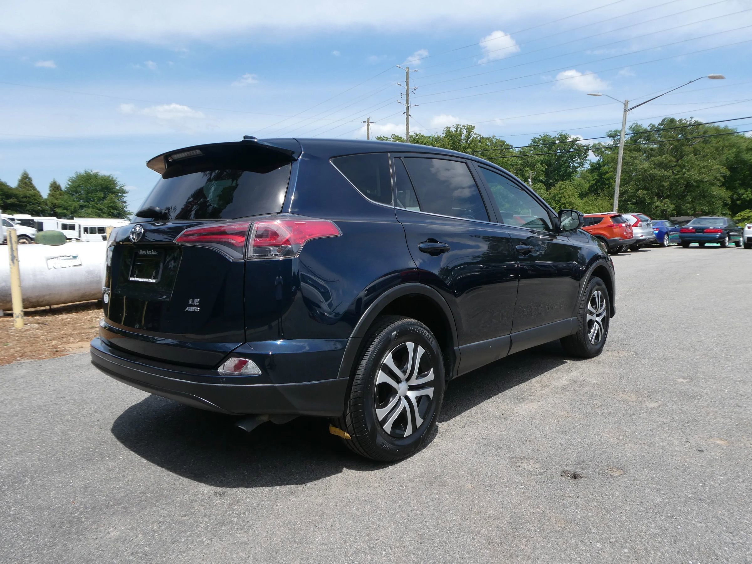 Used 2018 Toyota RAV4 LE AWD/4WD image 5
