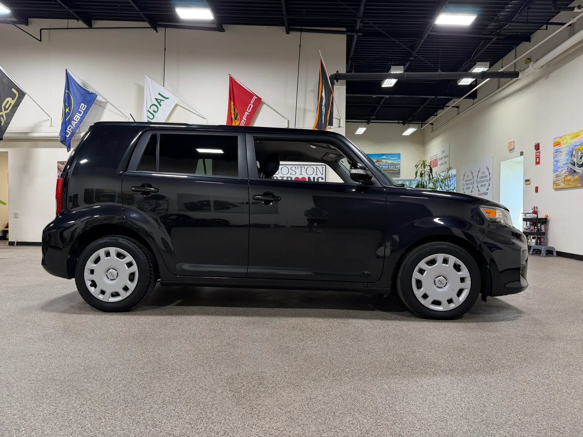 Used 2015 Scion xB FWD image 4