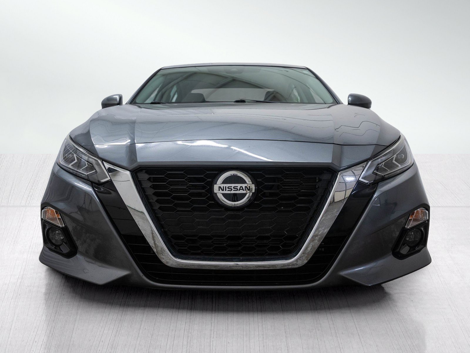 Used 2020 Nissan Altima 2.5 Platinum FWD image 2