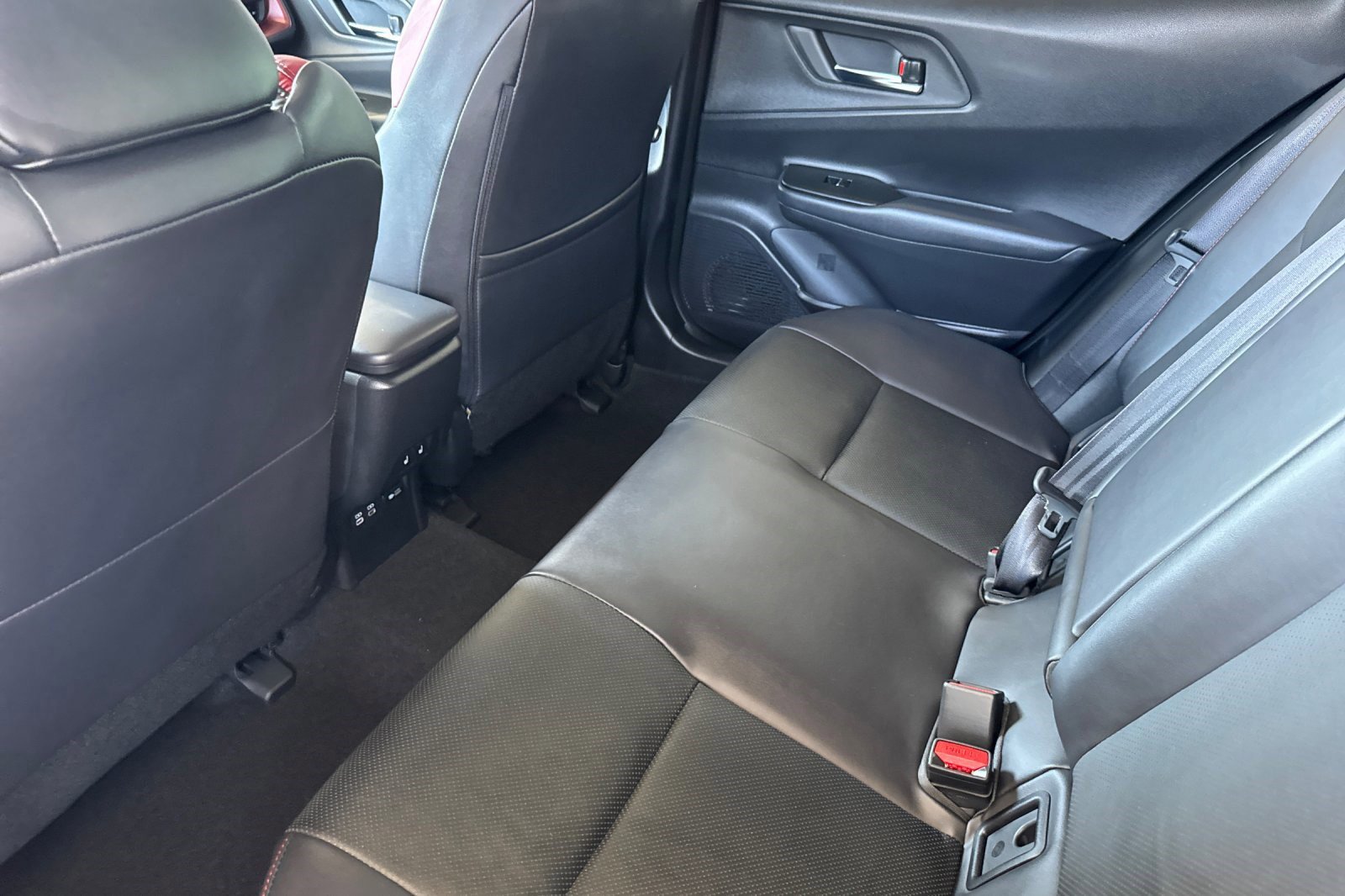 Used 2025 Toyota Prius Plug-In Hybrid w/ Limited Premium Package image 27