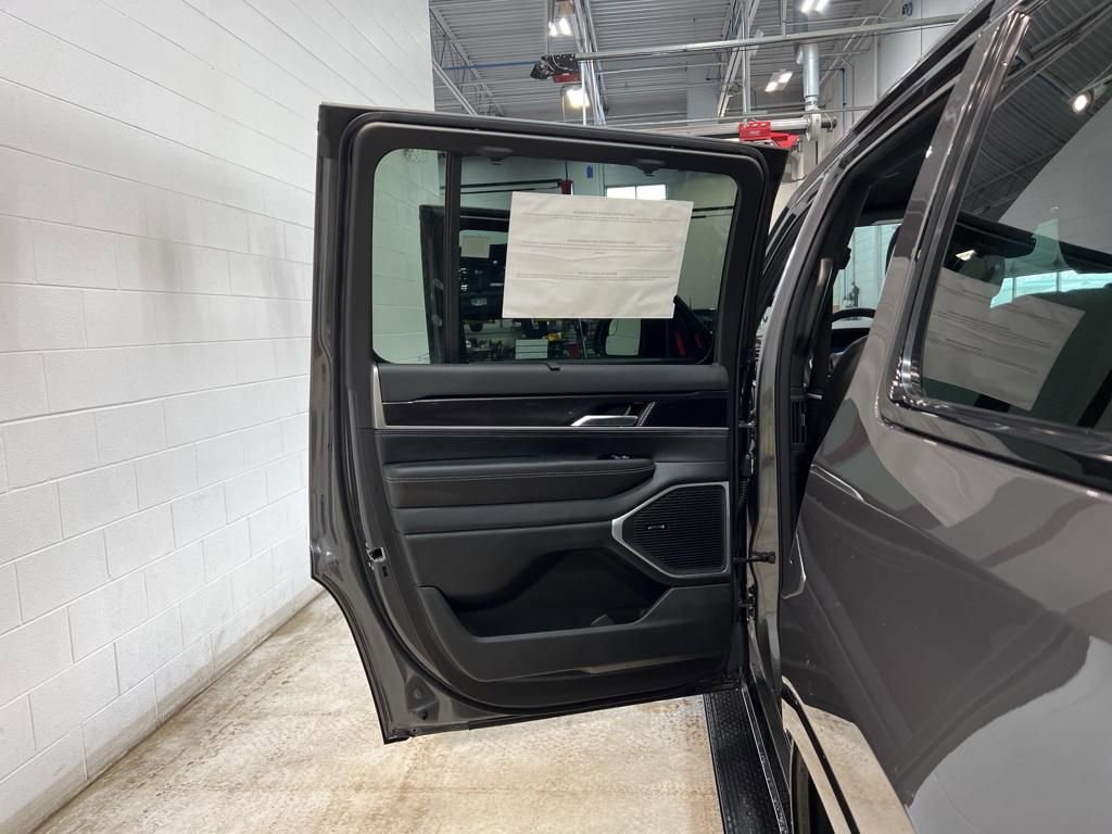 New 2024 Jeep Wagoneer 4WD w/ Premium Group I image 36