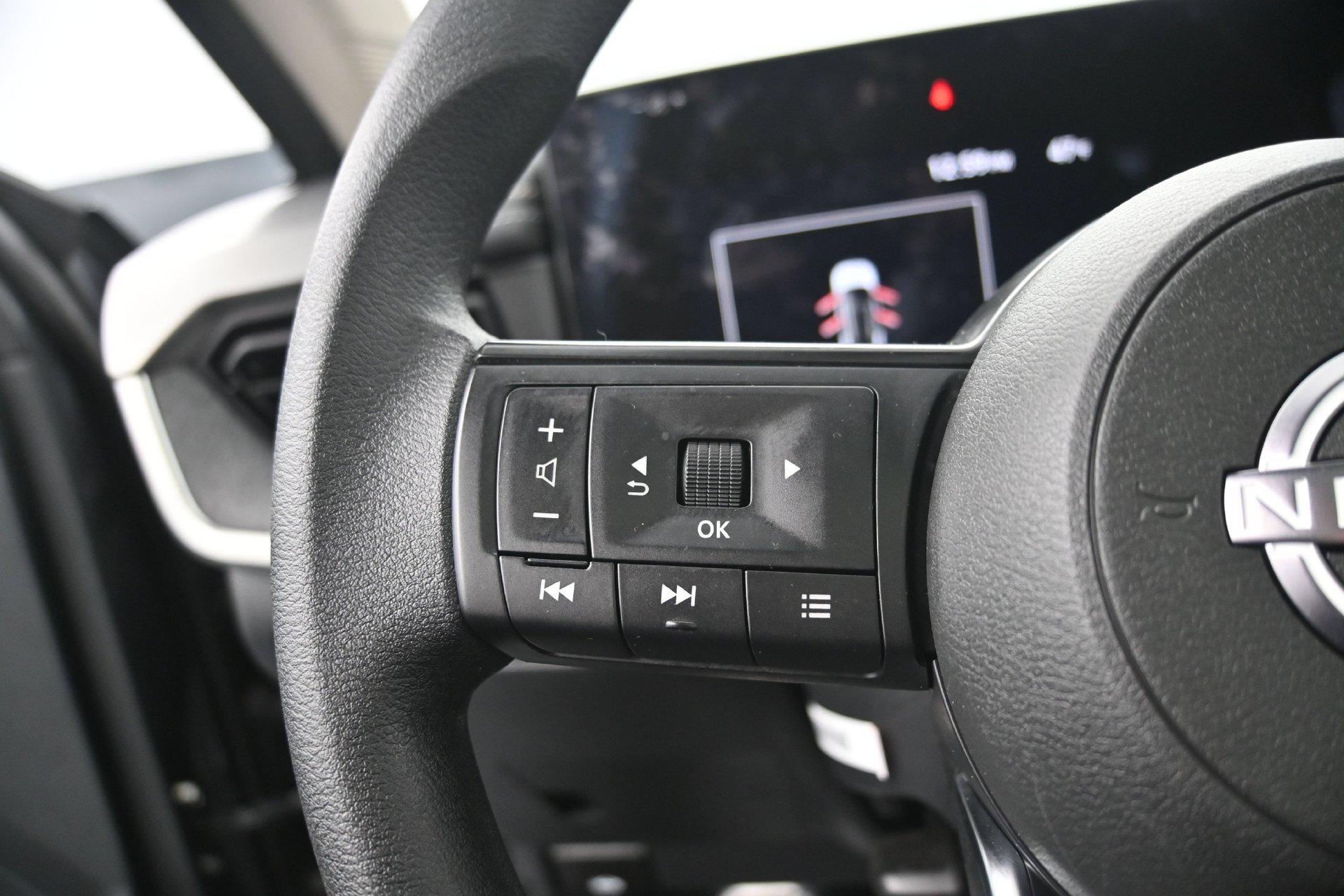 Used 2025 Nissan Kicks SV w/ SV Premium Package AWD/4WD image 21