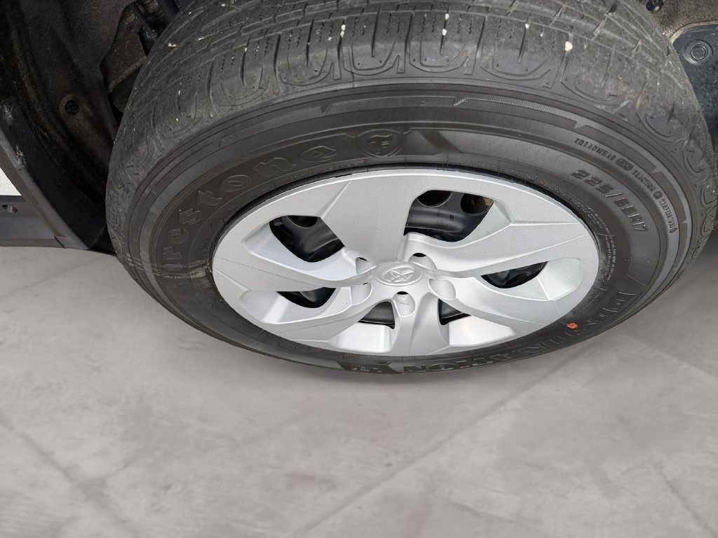 Used 2025 Toyota RAV4 LE AWD/4WD image 14