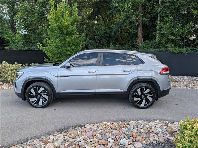 Certified 2024 Volkswagen Atlas Cross Sport SE AWD/4WD image 2