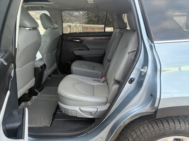 Used 2021 Toyota Highlander Limited image 19