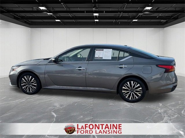 Used 2024 Nissan Altima 2.5 SV image 2