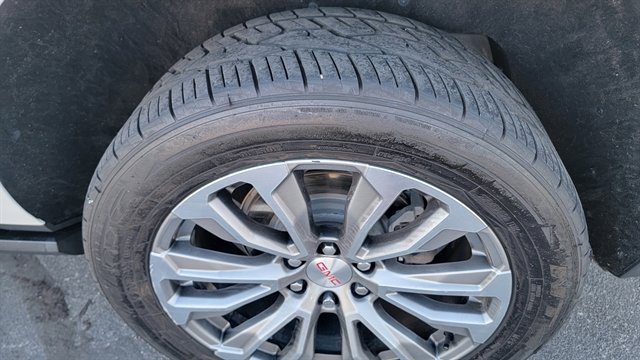 Used 2021 GMC Yukon XL Denali w/ Denali Premium Package image 14