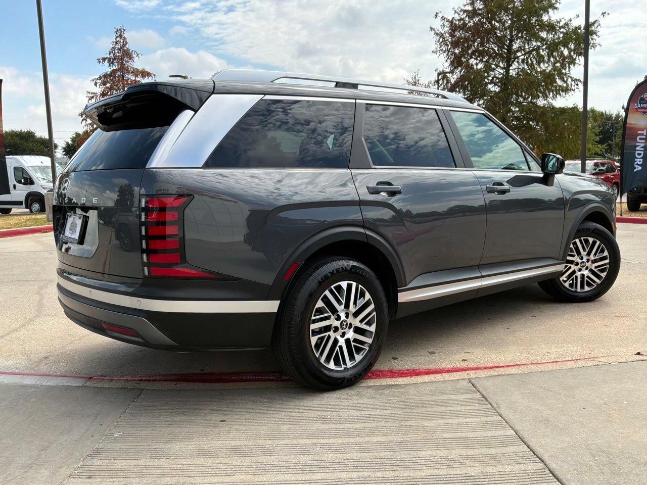 Used 2026 Hyundai Palisade SEL FWD image 6