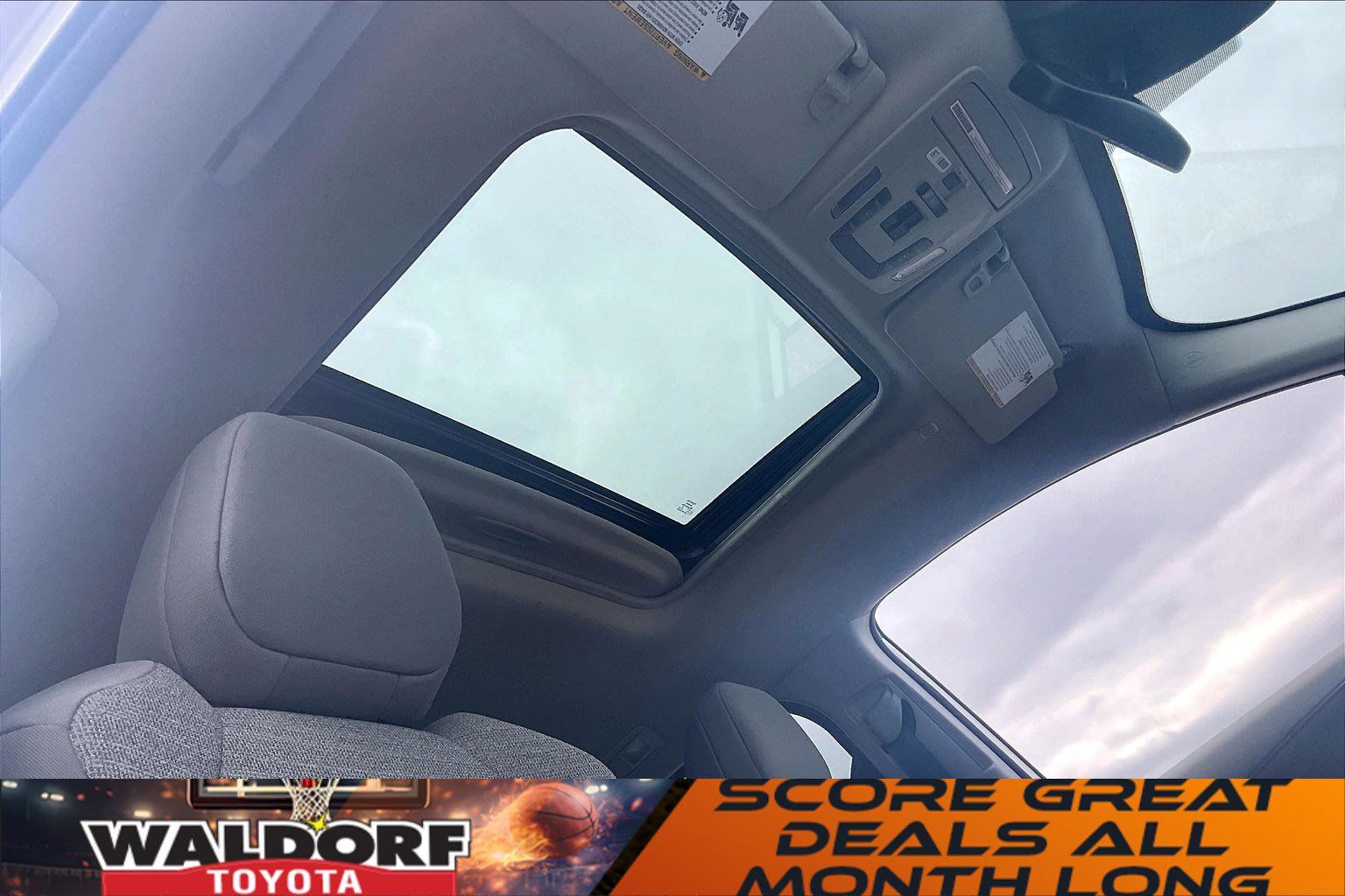 Used 2023 Toyota Sienna LE w/ LE Plus Package image 27