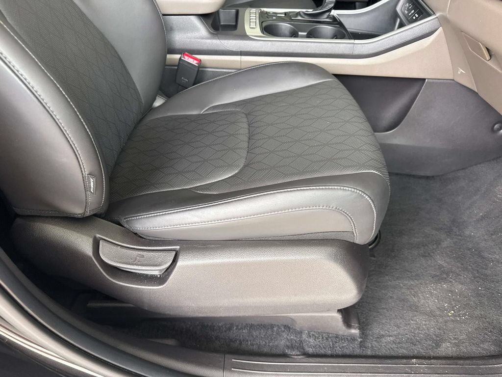 Used 2026 Kia Carnival FWD image 11