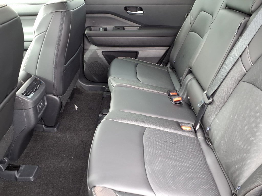 New 2026 Nissan Pathfinder SL FWD image 10