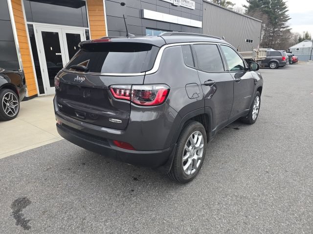 Certified 2024 Jeep Compass Latitude w/ Sun and Sound Group AWD/4WD image 7