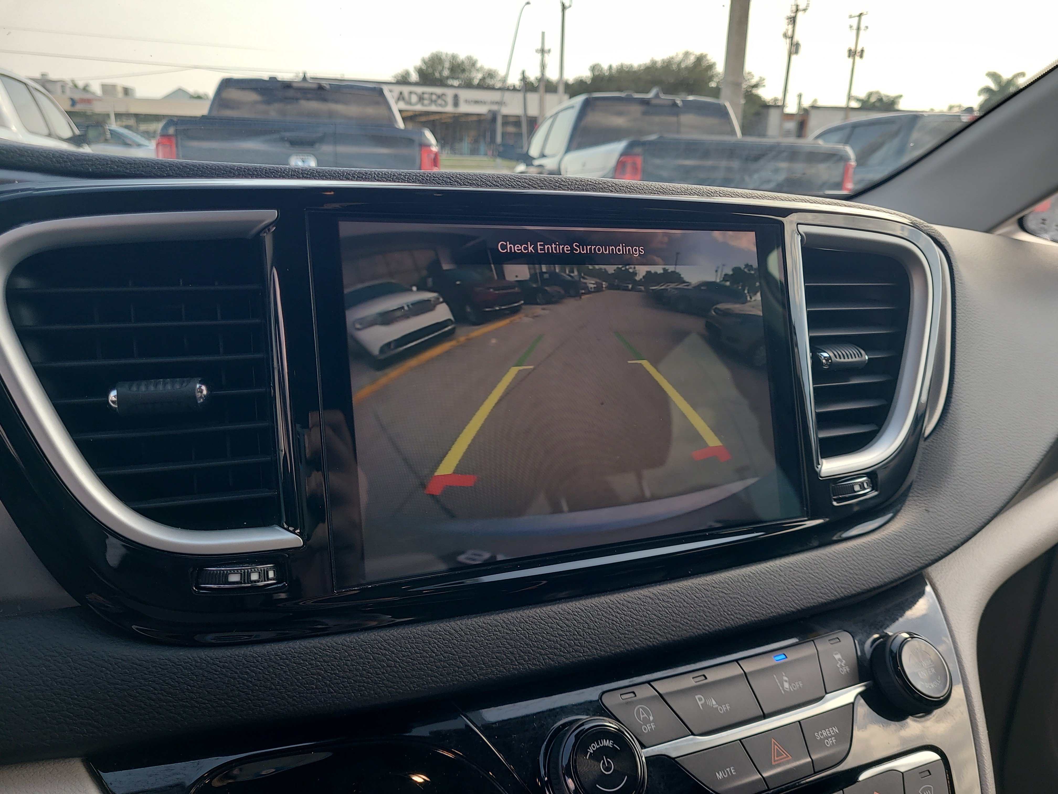 Used 2023 Chrysler Pacifica Touring-L FWD image 20