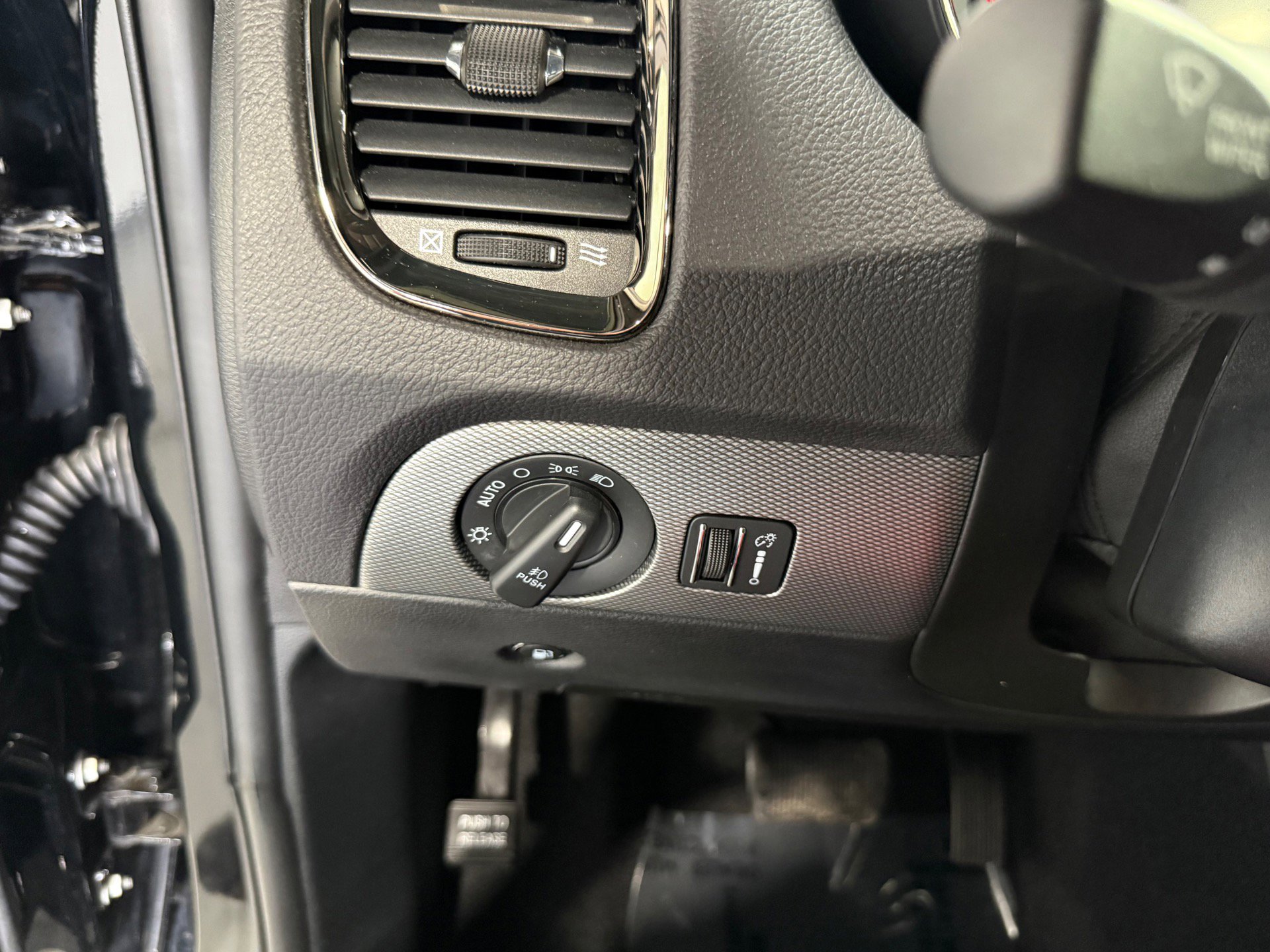 Used 2020 Dodge Durango R/T w/ Blacktop Package AWD/4WD image 26