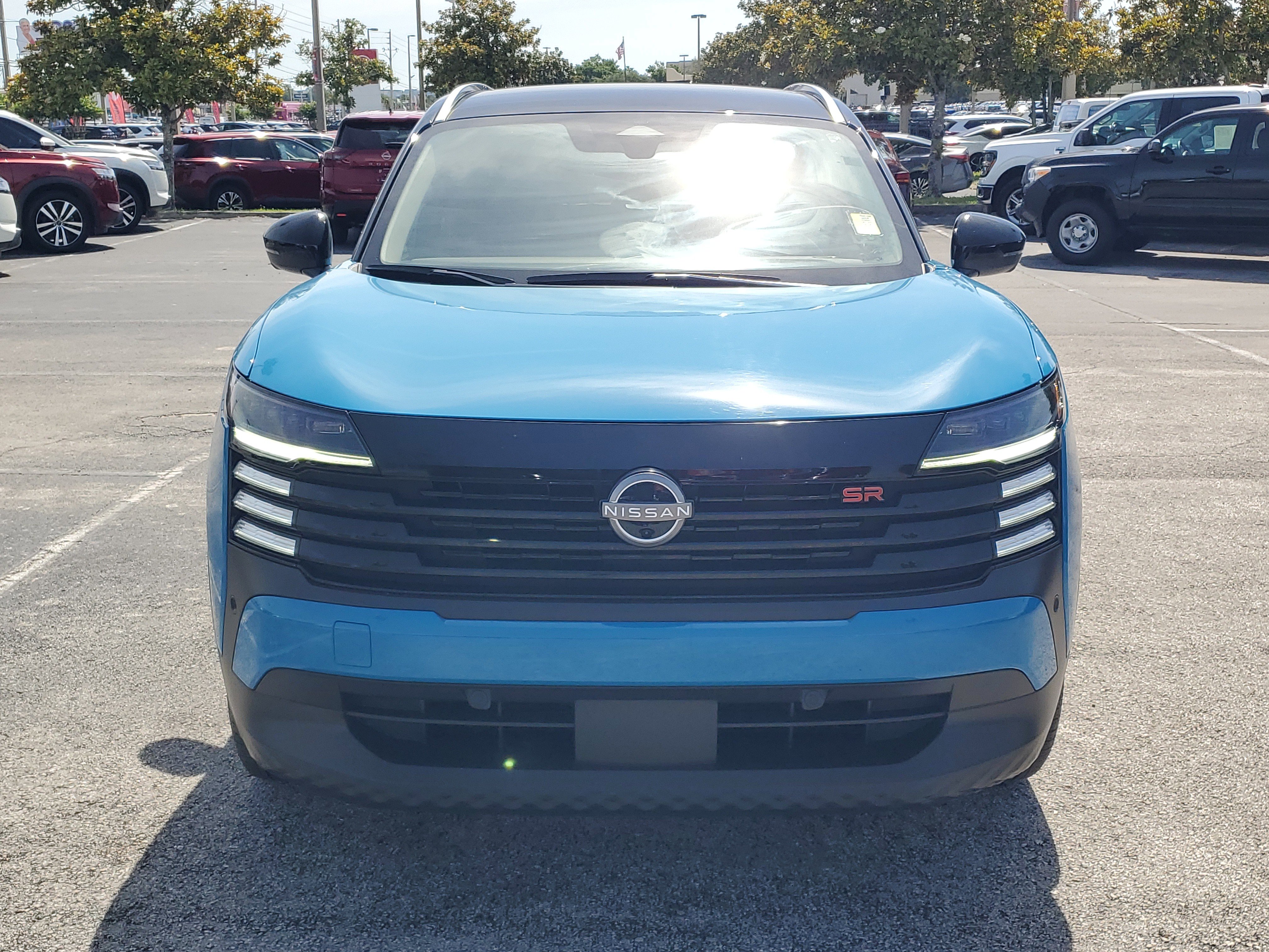 Certified 2025 Nissan Kicks SR FWD image 2