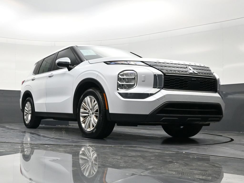 Used 2022 Mitsubishi Outlander ES image 26