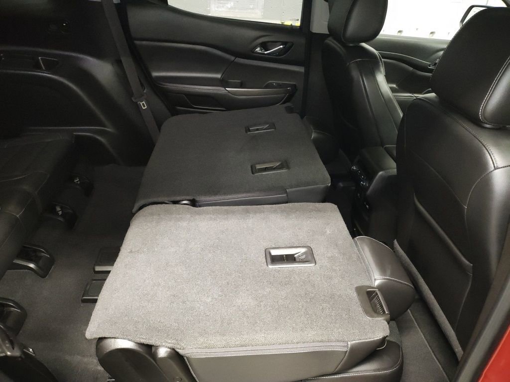 Used 2023 GMC Acadia SLT image 13