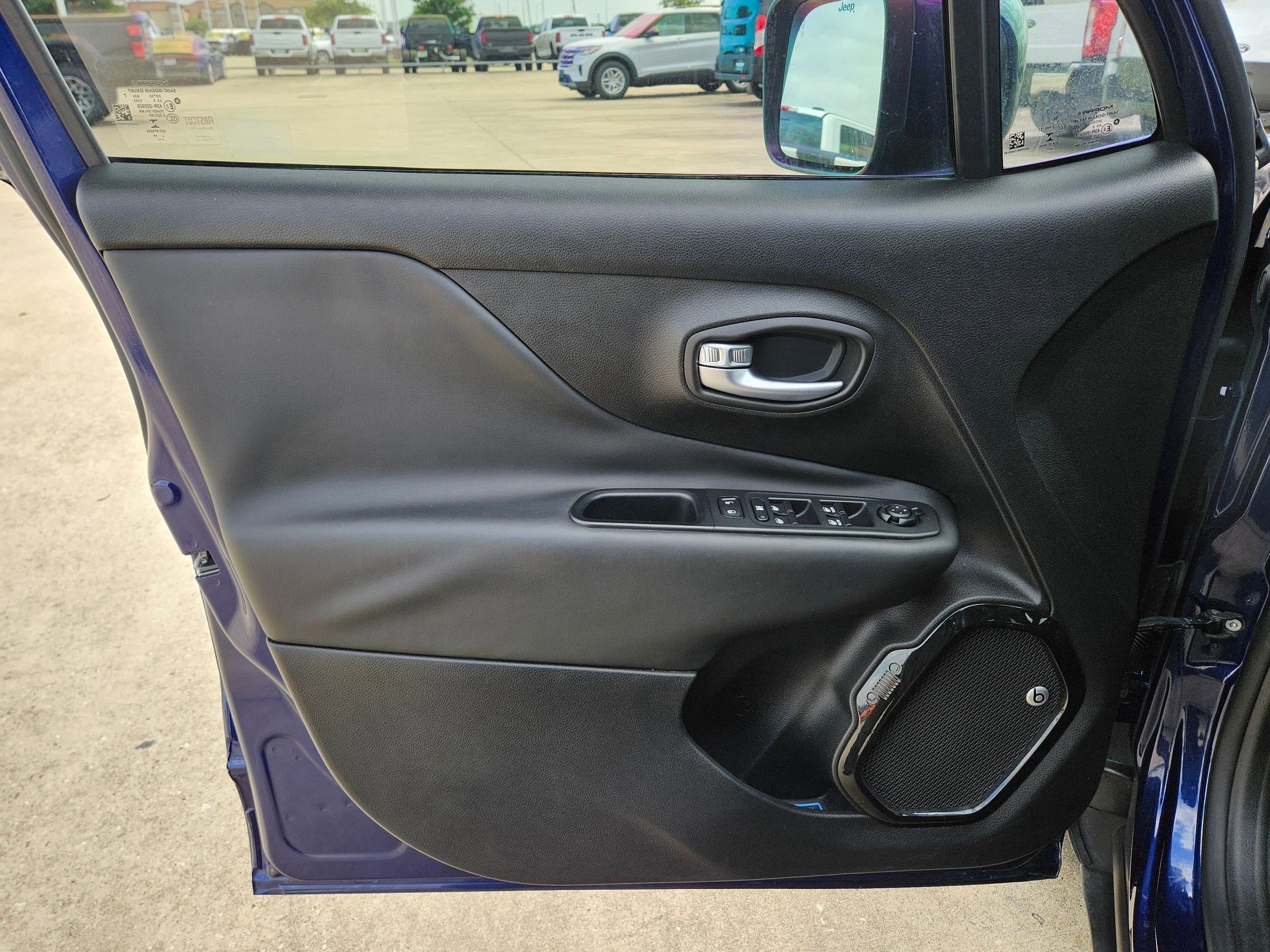 Used 2017 Jeep Renegade Altitude FWD image 14