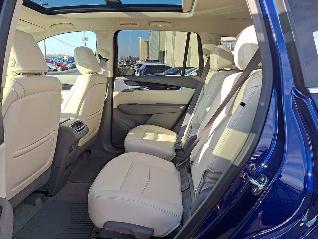 Used 2025 Cadillac XT6 Premium Luxury w/ Technology Package image 5