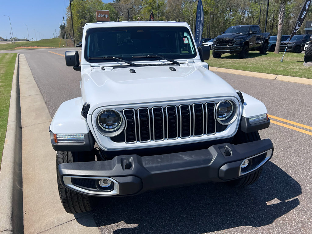 Used 2025 Jeep Wrangler Sahara image 2