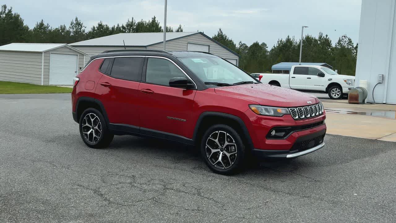 Used 2025 Jeep Compass Limited AWD/4WD image 2