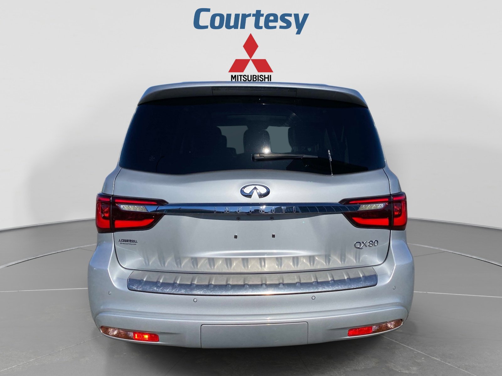Used 2019 INFINITI QX80 Luxe w/ Proactive Package AWD/4WD image 4