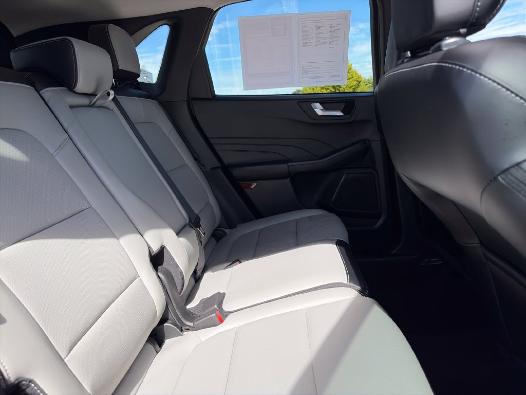 Used 2023 Ford Escape Platinum AWD/4WD image 35