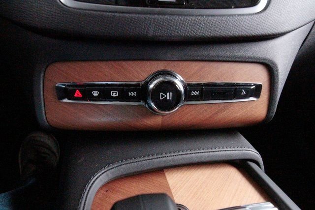 Certified 2025 Volvo XC90 B6 Plus w/ Protection Package Premier image 15