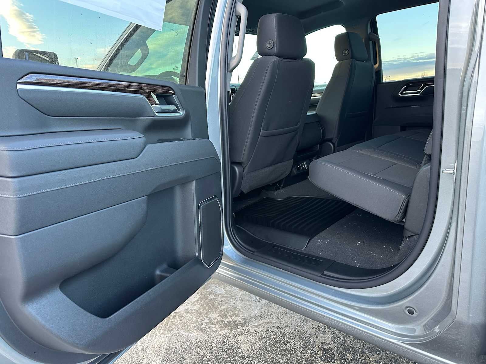 New 2026 GMC Sierra 2500 SLE w/ SLE Convenience Package image 15