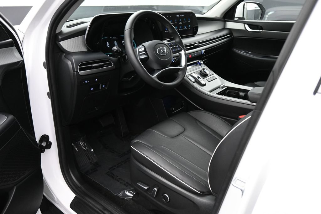 Used 2024 Hyundai Palisade SEL FWD image 2