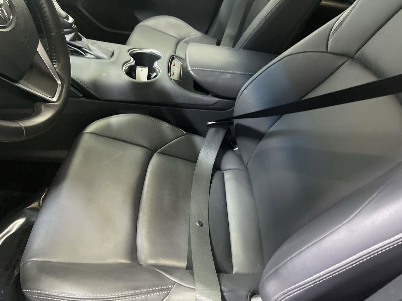 Used 2024 Toyota Venza XLE image 11