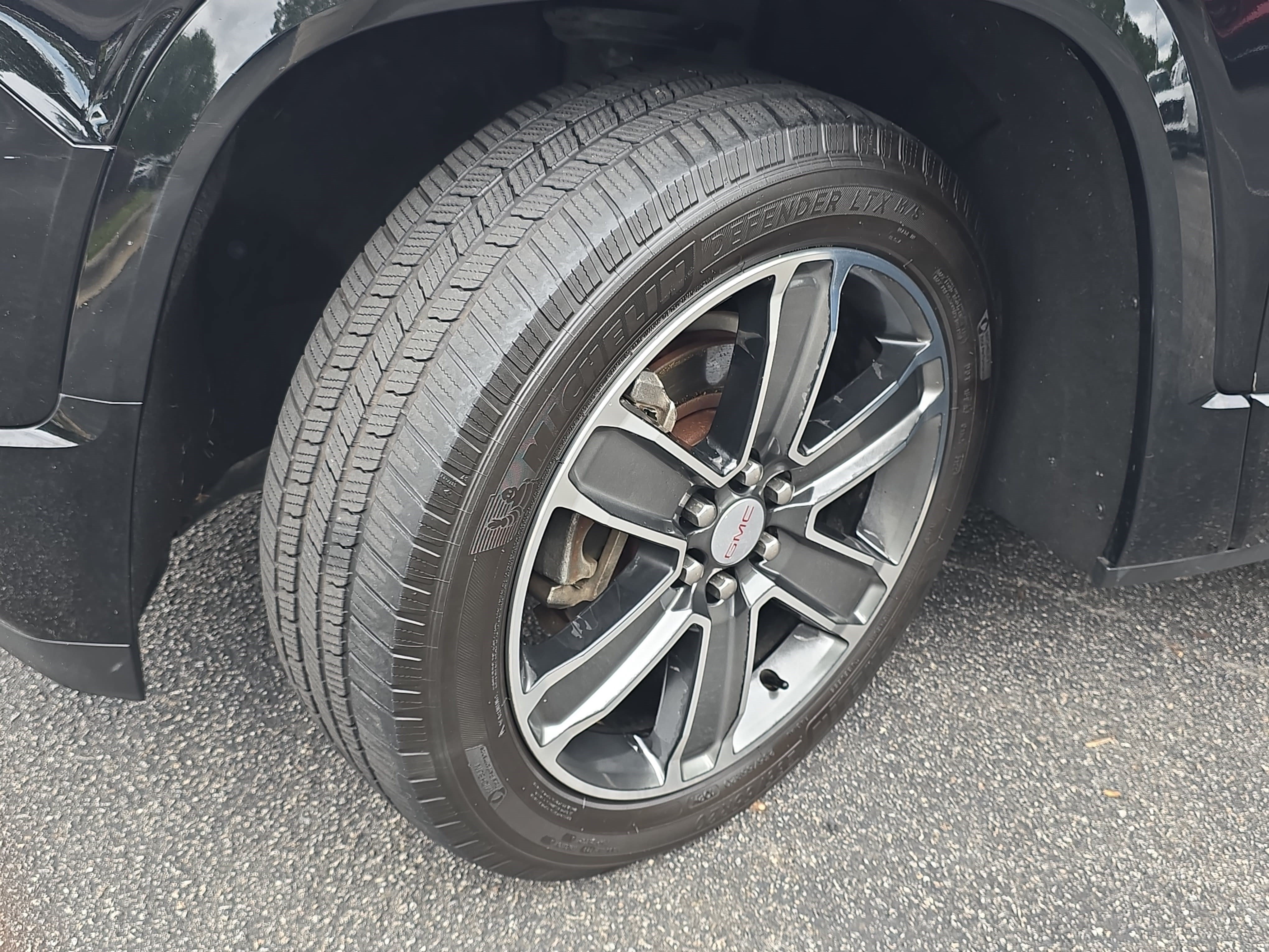 Used 2017 GMC Acadia Denali w/ Technology Package FWD image 33