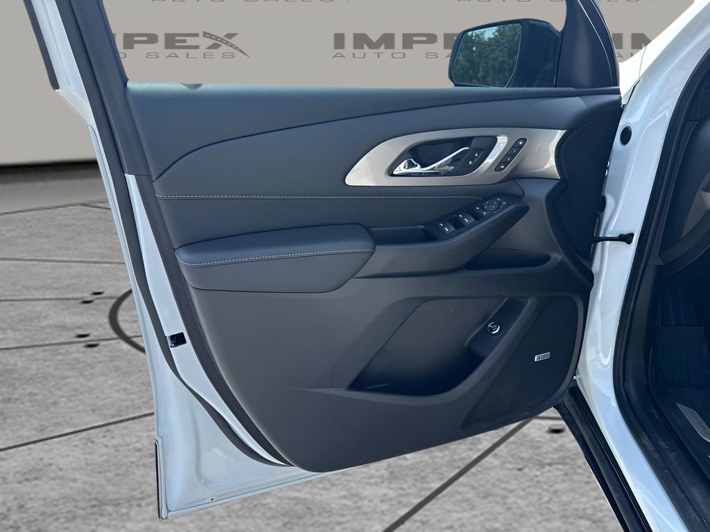 Used 2023 Chevrolet Traverse Premier w/ Redline Edition FWD image 17
