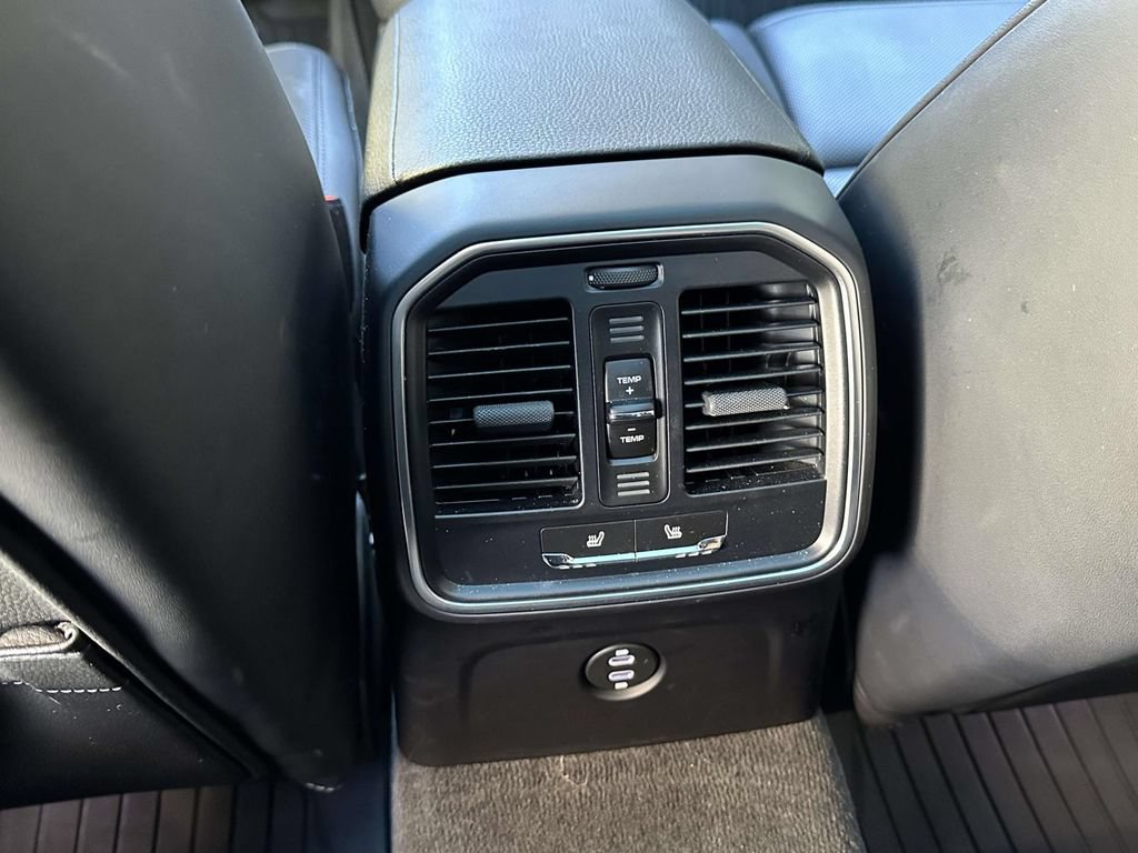 Certified 2025 Porsche Macan AWD/4WD image 12