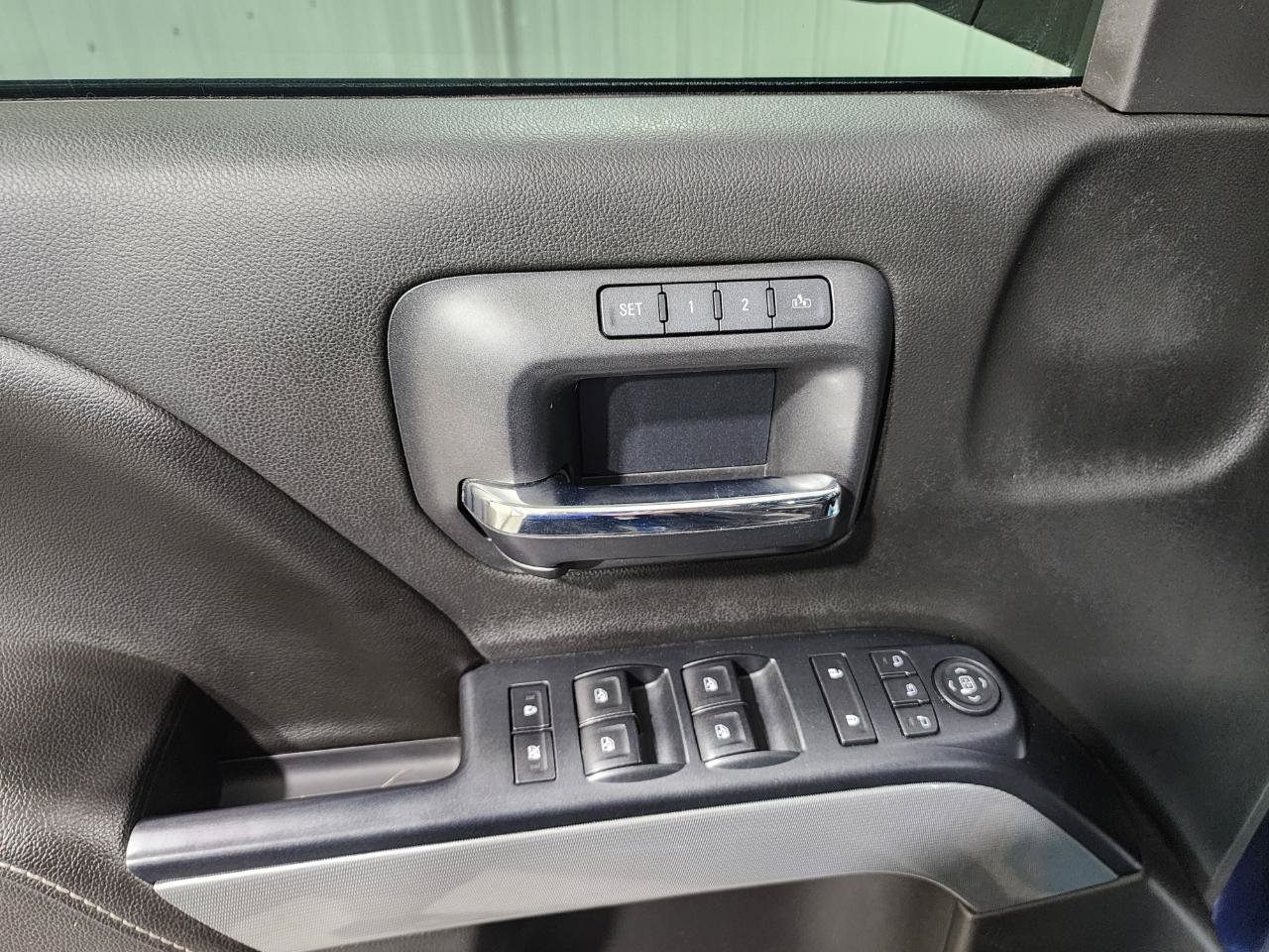 Used 2017 Chevrolet Silverado 1500 LTZ Z71 w/ LTZ Plus Package AWD/4WD image 9