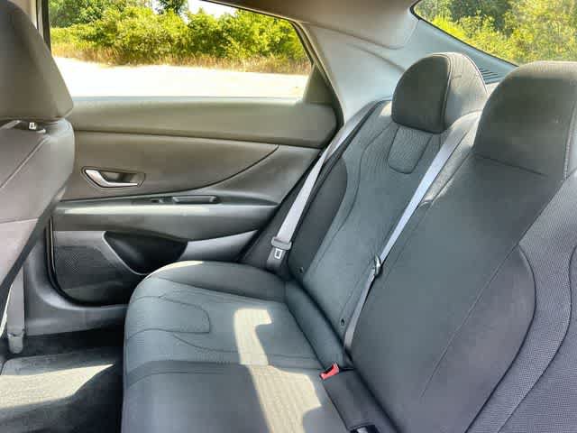 Used 2026 Hyundai Elantra SE FWD image 14