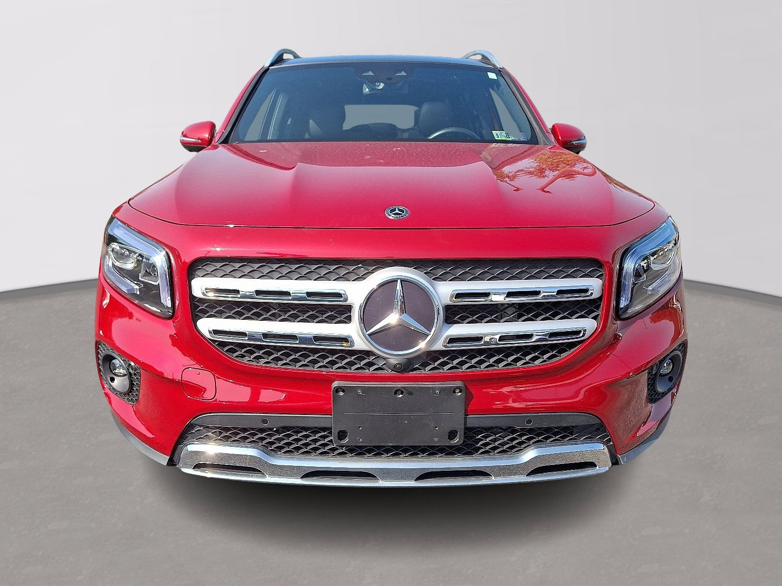 Used 2020 Mercedes-Benz GLB 250 4MATIC w/ Premium Package image 2
