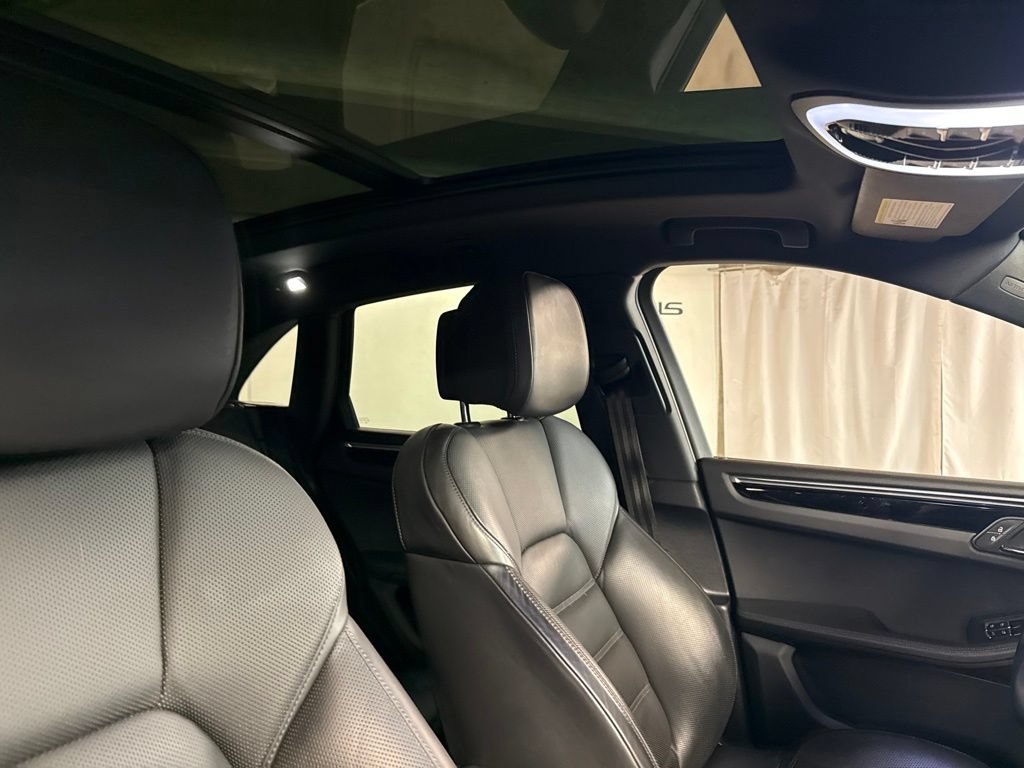 Used 2021 Porsche Macan AWD/4WD image 10